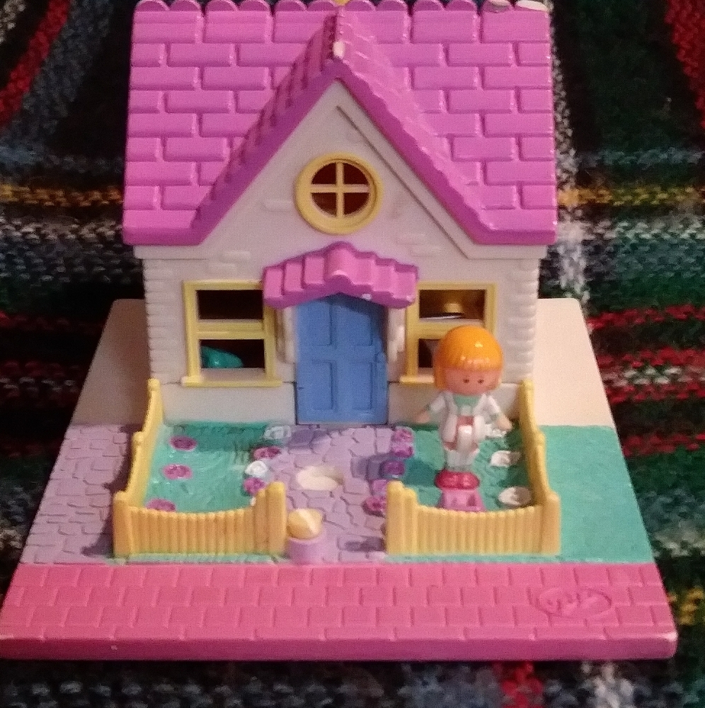 Vintage Polly Pocket Cozy cottage 1993
